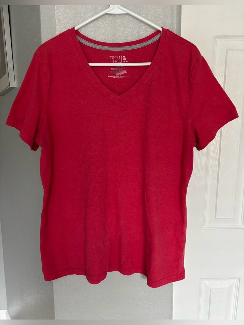Time and Tru Red V-Neck Short Sleeve Tee Size XL